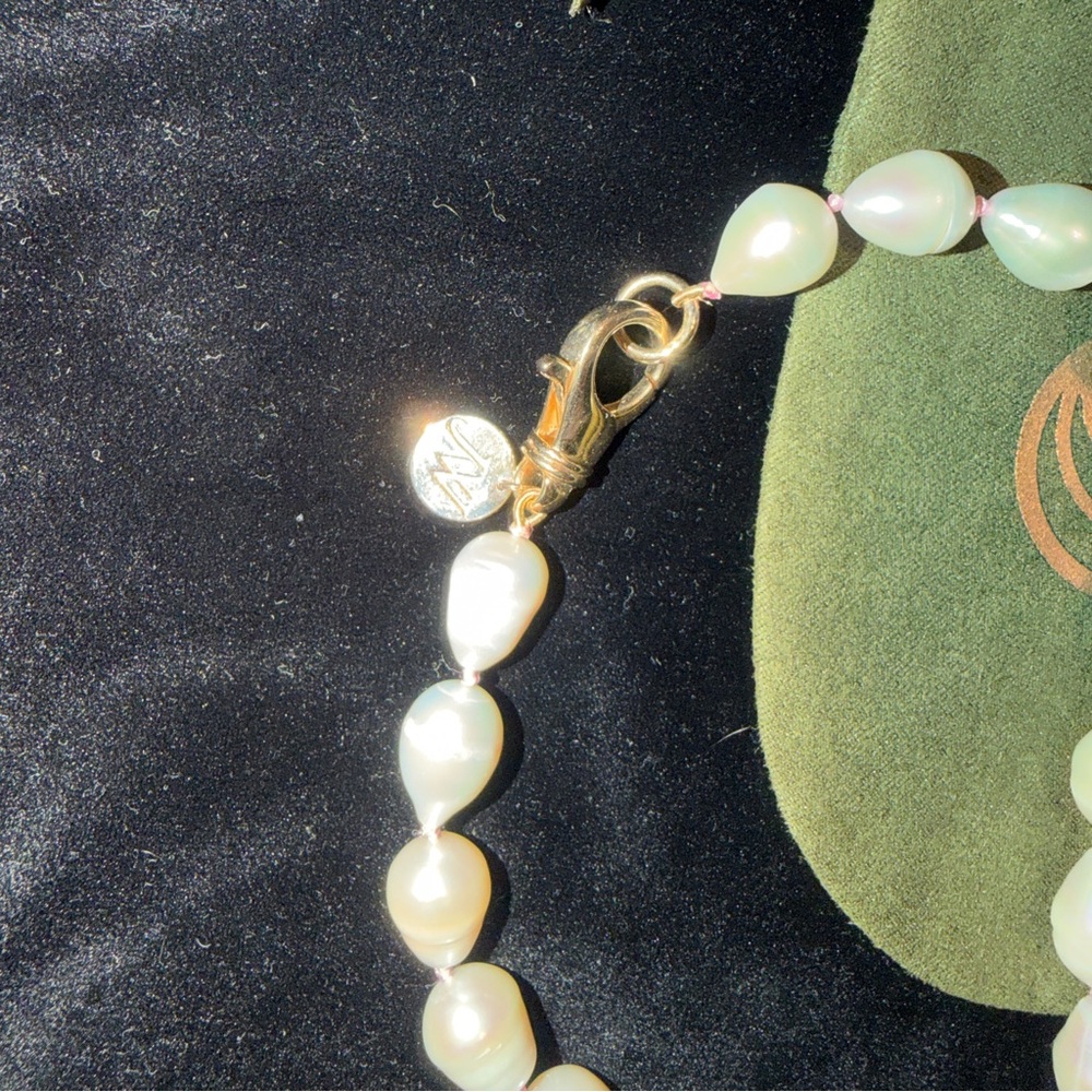 Jane Winn 16” White Pearl Knotted Beaded Necklace NWB and Box - Picture 5 of 8